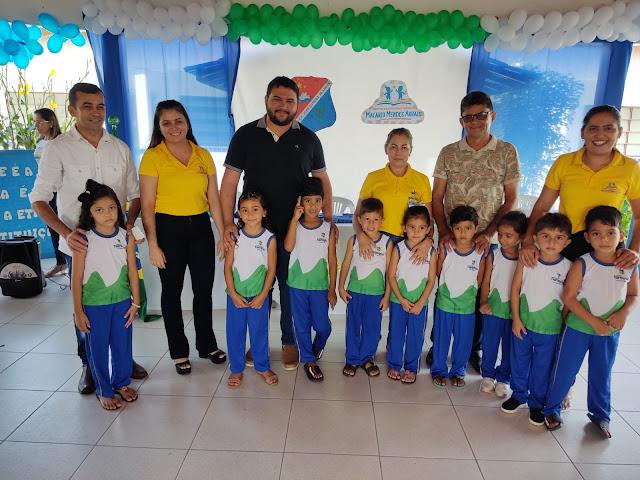 Alunos das Escolas do Distrito de Vila Nova Receberam Fardamento Escolar