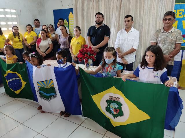 Alunos da Escola Pedro Gonçalves em Riacho Verde receberam fardamento