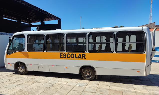 Mais um ônibus para o transporte escolar