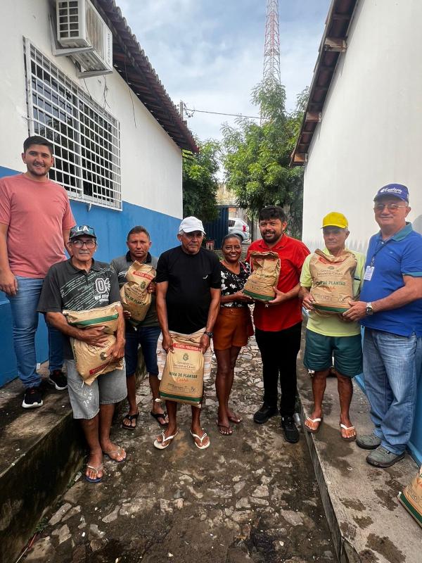 Governo Municipal de Tarrafas inicia a distribuição de sementes do Programa Hora de Plantar.