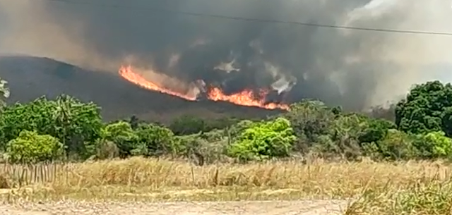 Incêndio causa prejuízos e assusta população de Tarrafas.